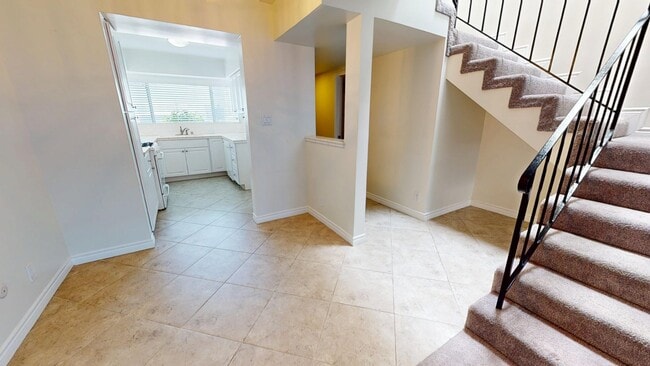 Building Photo - Spacious & Updated 2-Bedroom Unit in Studi...