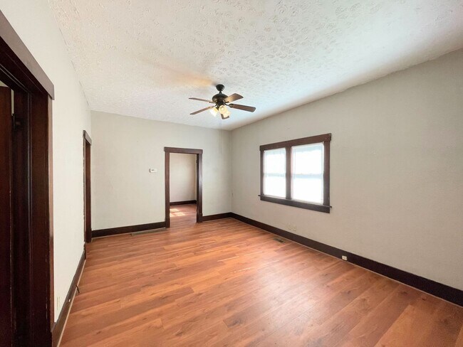 Building Photo - Two Bedroom Cottage with Shop and Garage