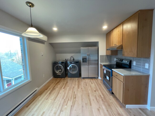 Foto del edificio - 1048 E 6th Ave