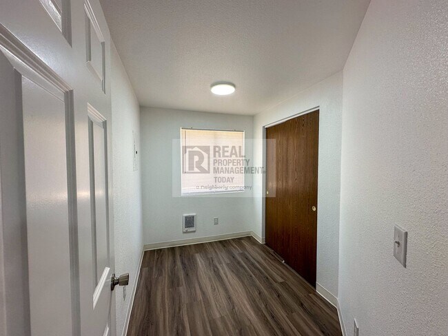 Building Photo - 2 Bedroom Apartment In Lakewood!