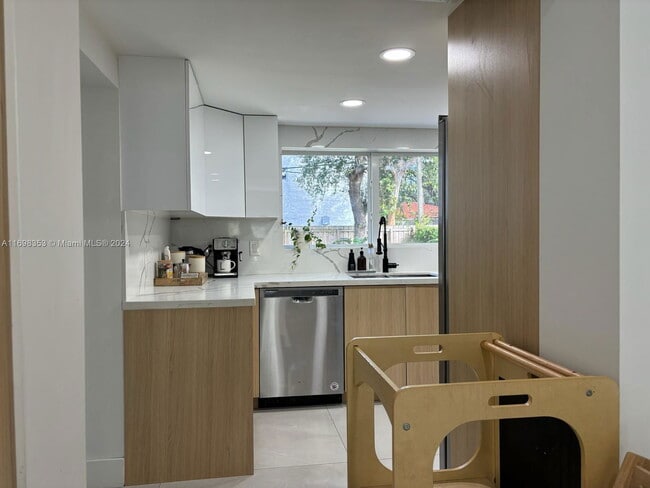 Photo - 365 NE 87th St House