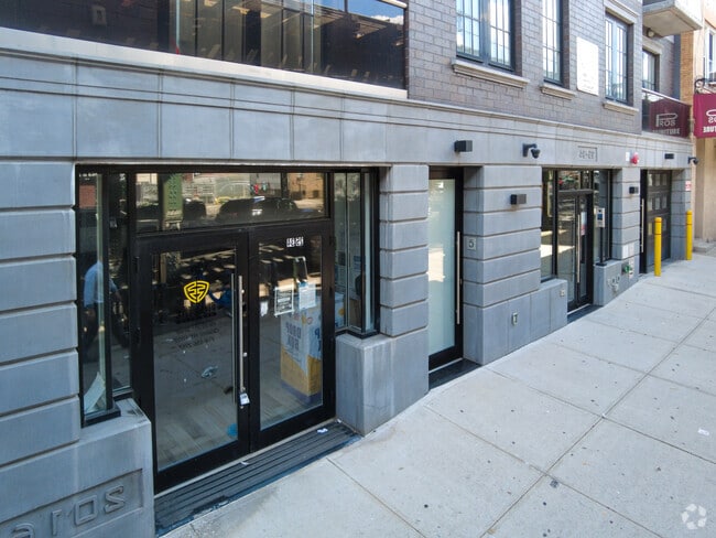 Building Photo - 25-34 31st St