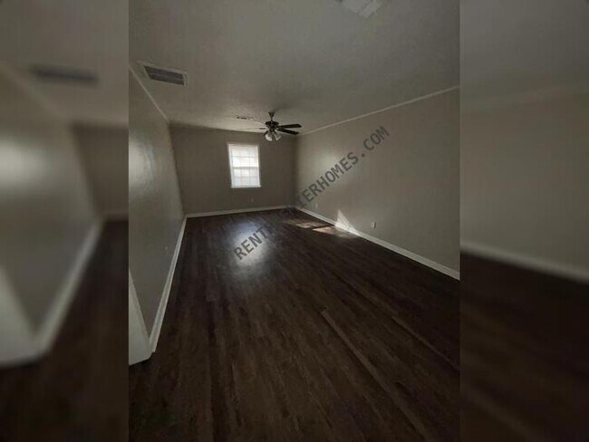 Foto del edificio - 28 Countrywood St