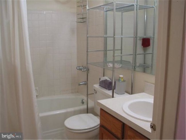 Building Photo - 317 Sayre Dr