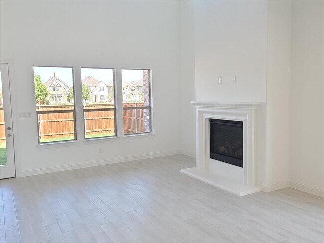 Building Photo - 12758 Royal Oaks Ln
