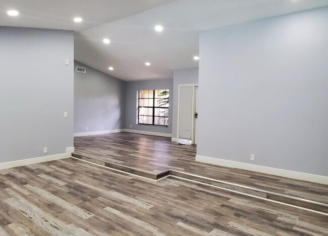 Foto del edificio - 4497 Sugar Pine Dr