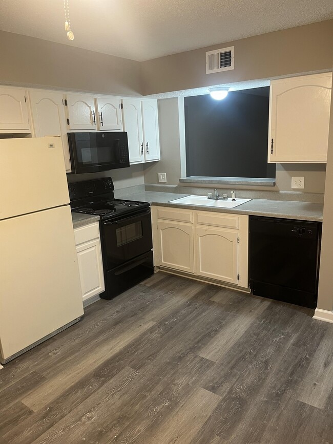 Building Photo - 616 S Lakehurst Dr