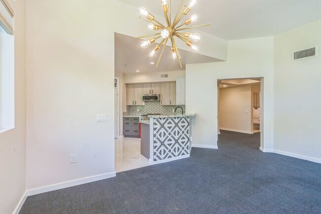 Building Photo - 2 Bed / 2 Bath Townhome at Biltmore, Palm ...