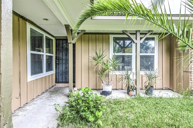 Building Photo - 7230 Roos Rd