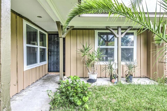 Foto del edificio - 7230 Roos Rd