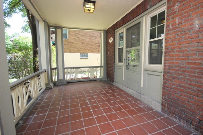 Building Photo - 1454 Barnsdale St