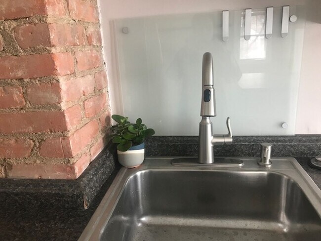 Foto del edificio - 4300 Apple Ave