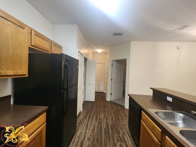 Foto del edificio - MOVE IN SPECIAL 1/2 OFF FIRST MONTHS RENT ...