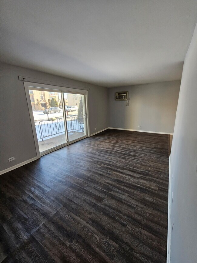 Foto del edificio - 10326 Mayfield Ave