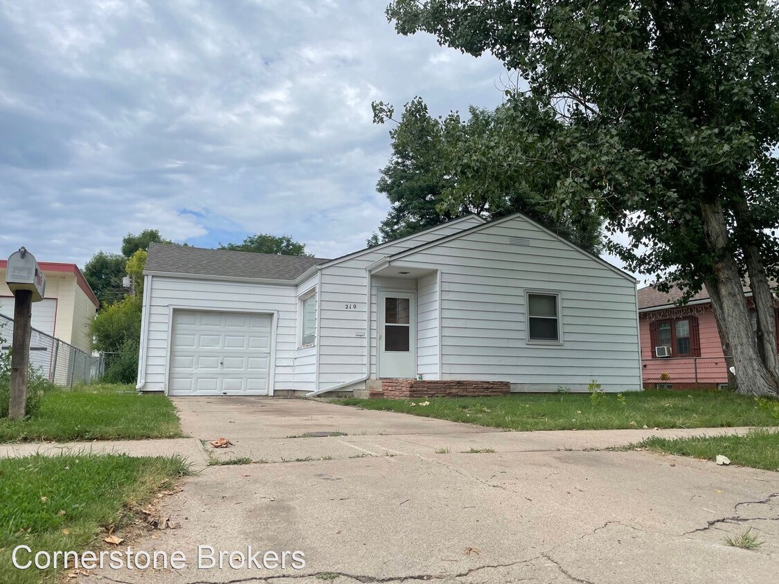 Primary Photo - 2 br, 1 bath House - 210 Curtis St.