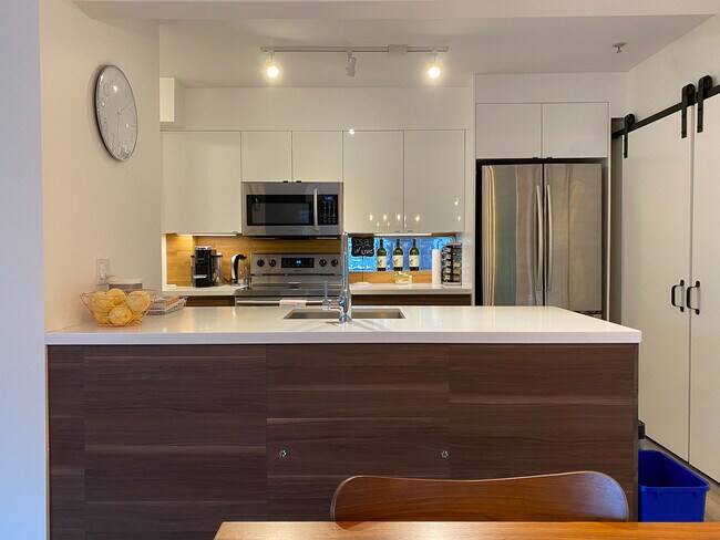 Photo du bâtiment - 1688 8th Av E