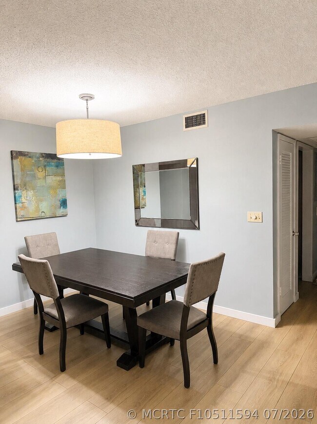 Foto del edificio - 2800 N Palm Aire Dr