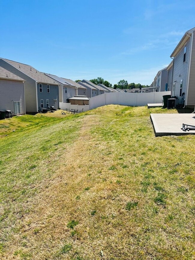 Foto del edificio - 8128 Derby Wood Ln