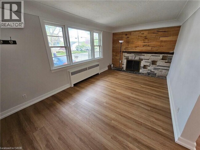 Photo du bâtiment - 638 Rosseau Rd