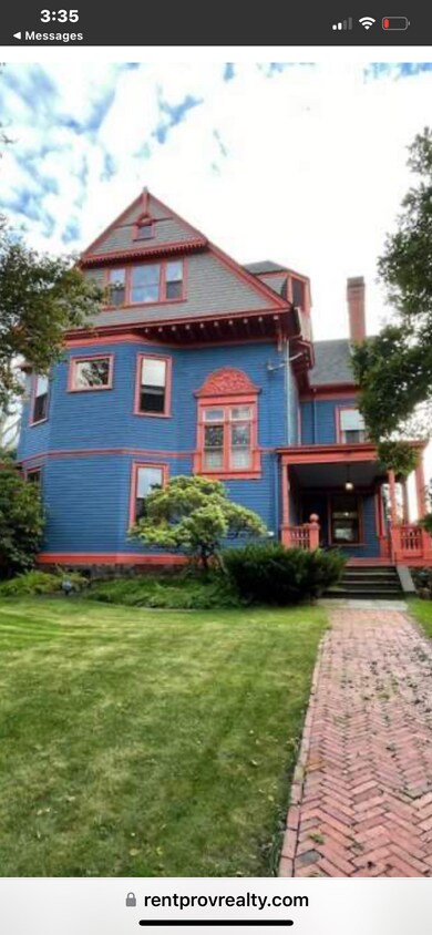 Front of house and front entrance - 35 Larch St