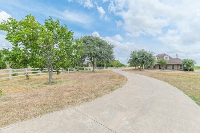 Foto del edificio - 23842 Stockdick School Rd