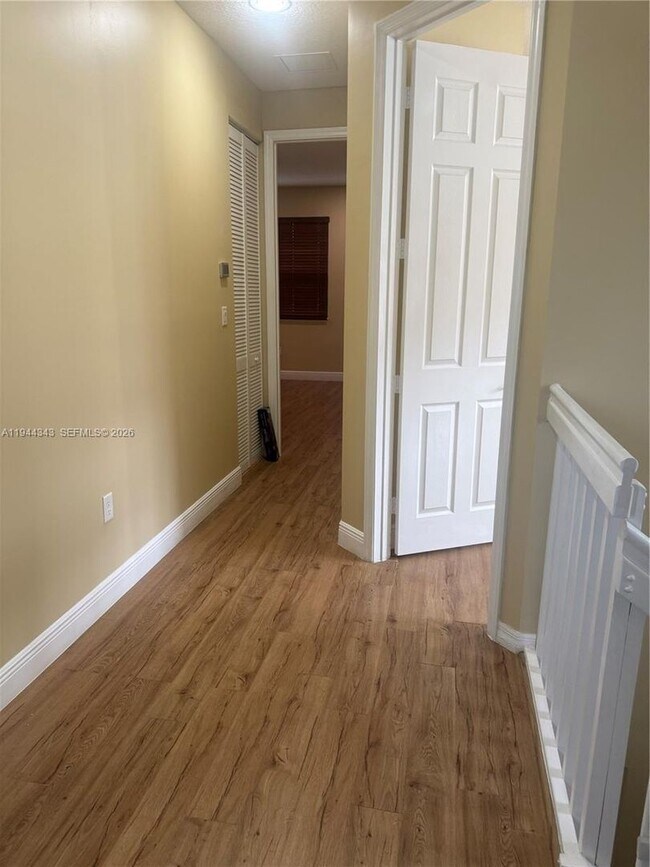Foto del edificio - 9044 SW 39th St