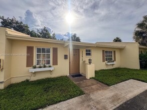 Building Photo - 3024 NW 69th Ct