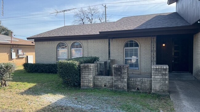 Building Photo - 905 Rose St