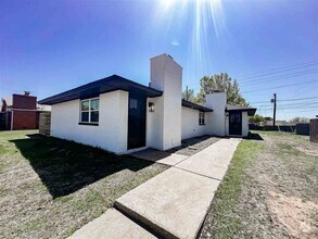 Building Photo - 4710 NW Motif Manor Blvd