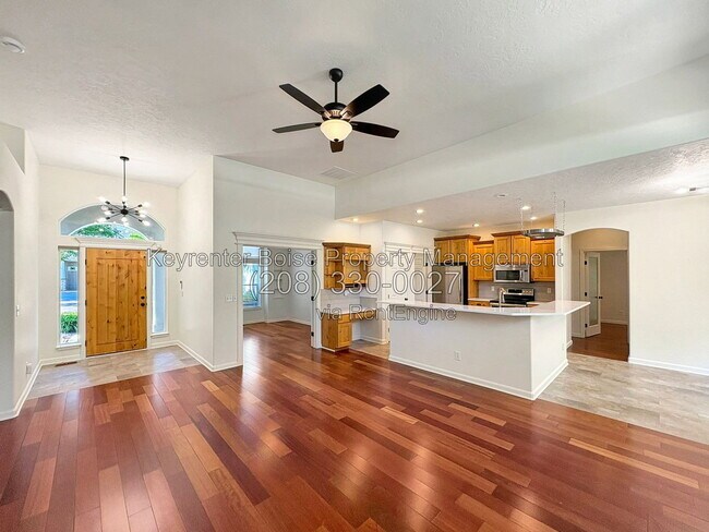 Foto del edificio - 650 E Whitney Ct