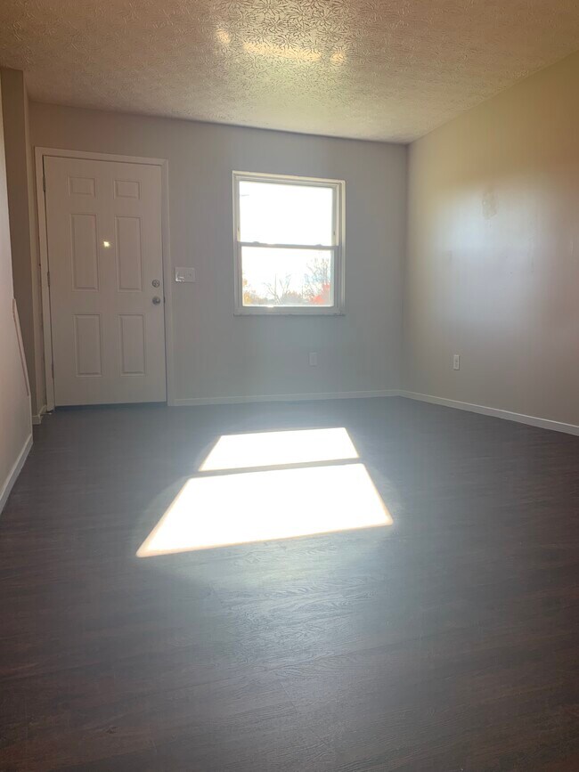 Foto del edificio - 6153 Laurelwood Ct