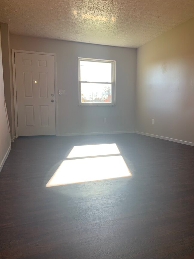 Building Photo - 6153 Laurelwood Ct