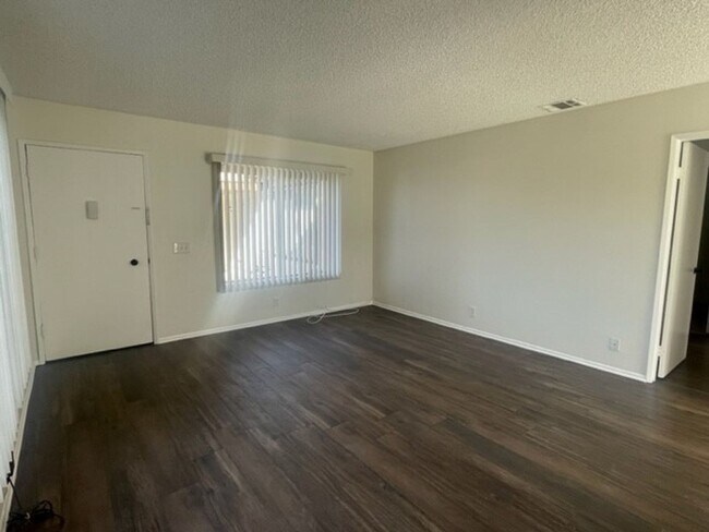Building Photo - 784 Hacienda Drive Camarillo, CA 93012
