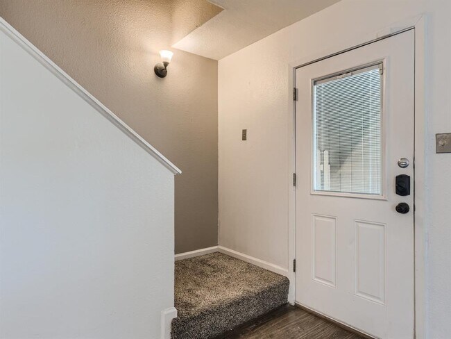 Foto del edificio - 8100 Dunn St