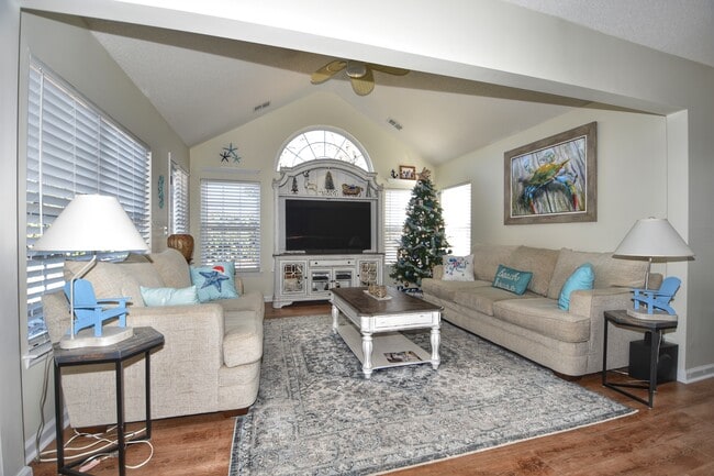 Building Photo - 5900 Mossy Oaks Dr