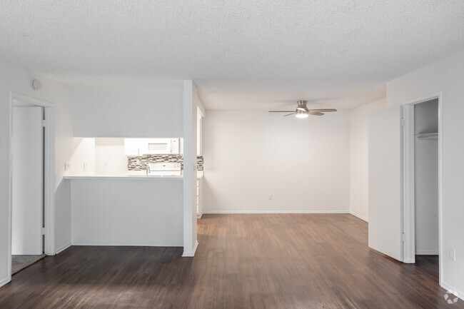 1BR, 1BA - 700SF Dining Area - Chateau De Ville