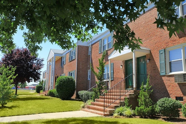 Building Photo - Holmdel Point