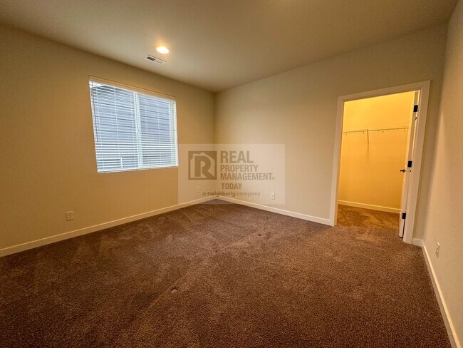Foto del edificio - 3 Bedroom House in Auburn!