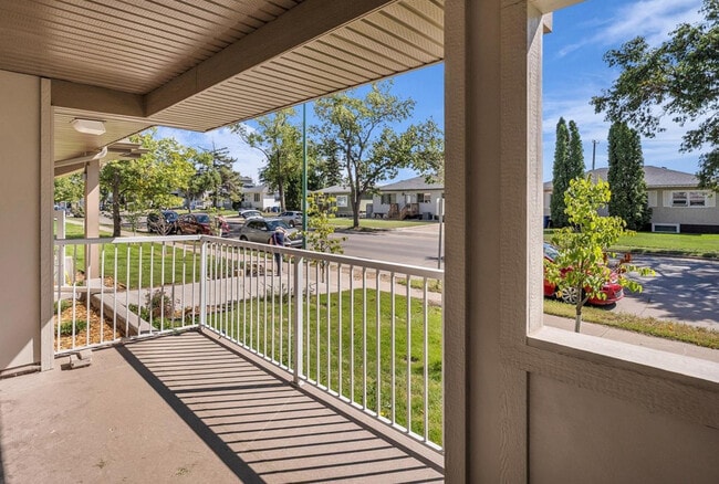 large south-facing balcony - 318 108 St