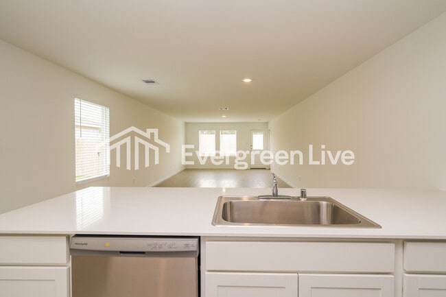 Foto del edificio - 7907 Meadow Cranesbill Ln