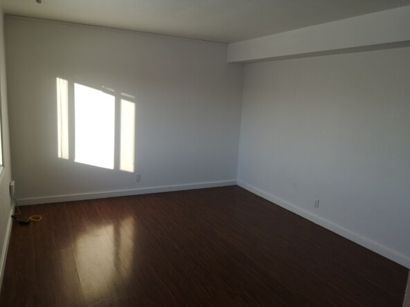 Photo du bâtiment - 954 B Cornwall Crescent