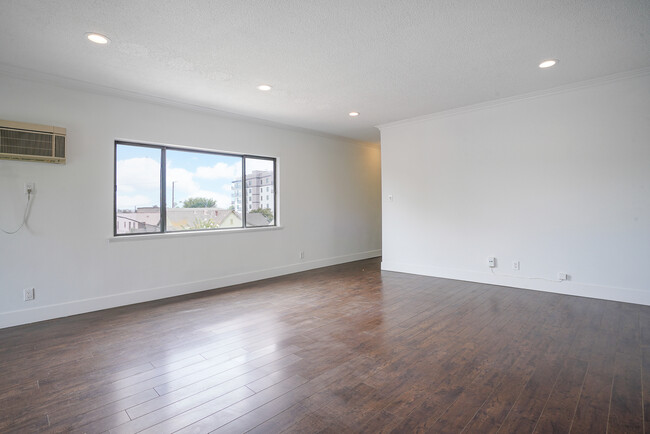 Living Room - 1322 S Ogden Dr