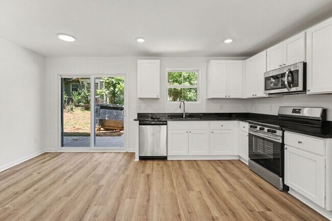 Foto del edificio - 518 W Rankin Ave