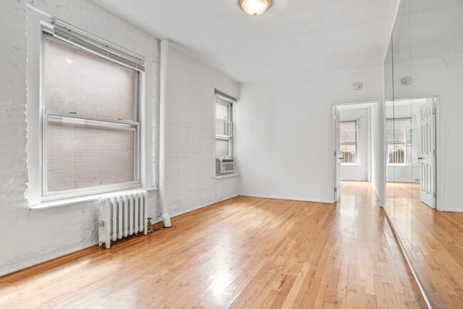 Building Photo - One Bedroom Apartment: Ripe for Rent..