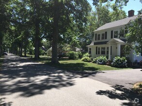 Building Photo - 43 Pin Oak Way