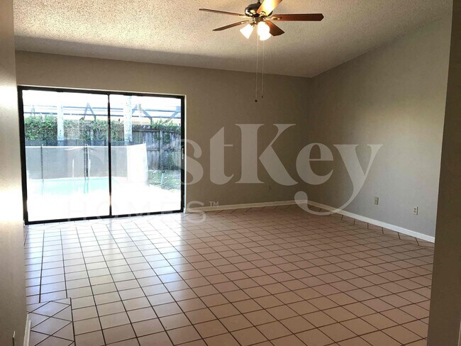 Building Photo - 16219 Pebblebrook Dr
