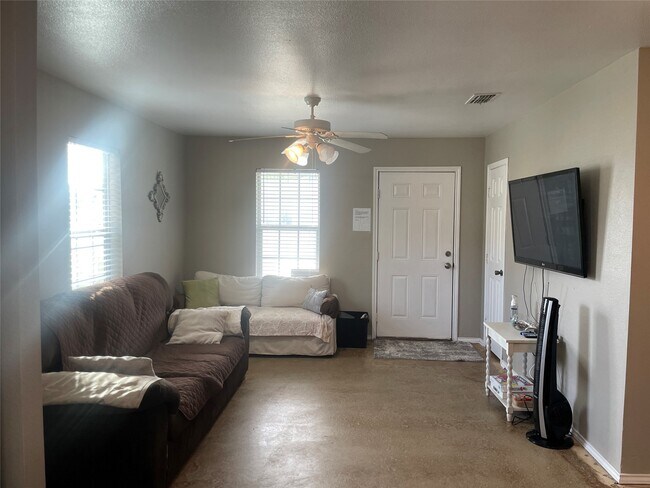 Foto del edificio - 363 N Rife St