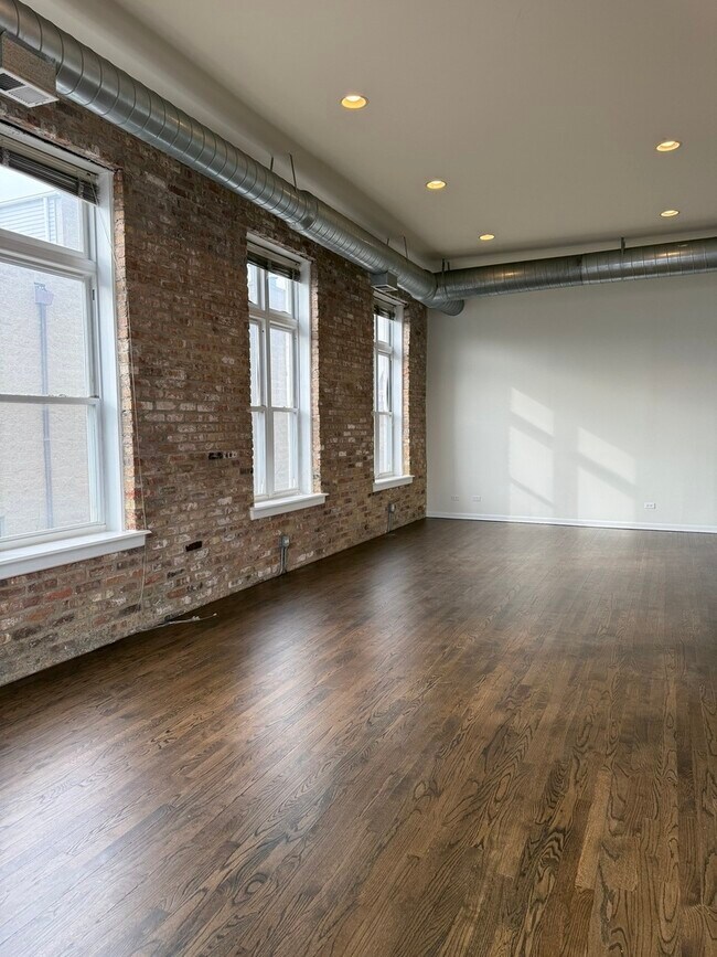 Foto del edificio - 949 N Willard Ct