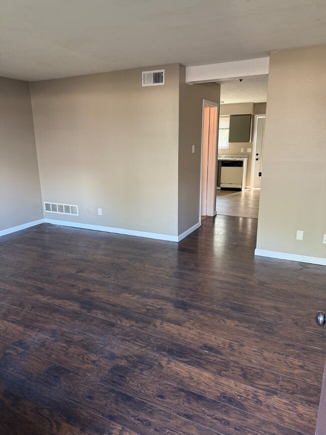 Building Photo - 11 W Perry St