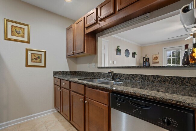 Building Photo - Harbor Landing H 9